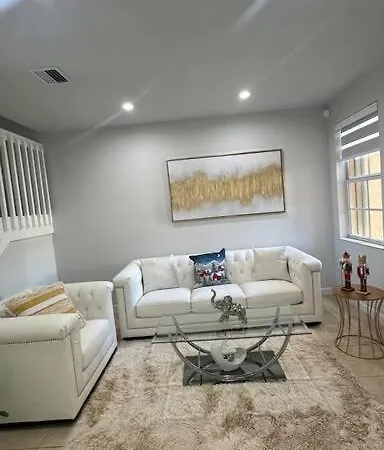 Bella Y Lujosa Casa En Doral Villa